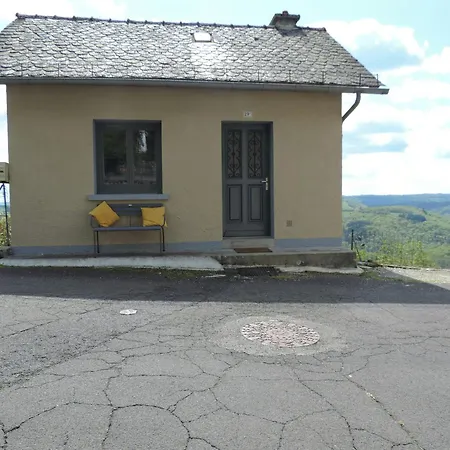 Medieval Charm Meets Valley Views In Aveyron Feriehus Mur-de-Barrez