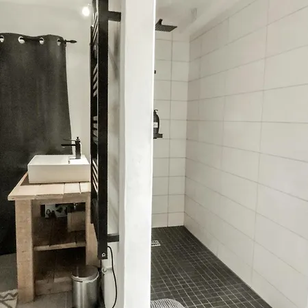 Medieval Charm Meets Valley Views In Aveyron Feriehus Mur-de-Barrez