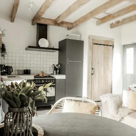 Vakantiehuis Medieval Charm Meets Valley Views In Aveyron Mur-de-Barrez